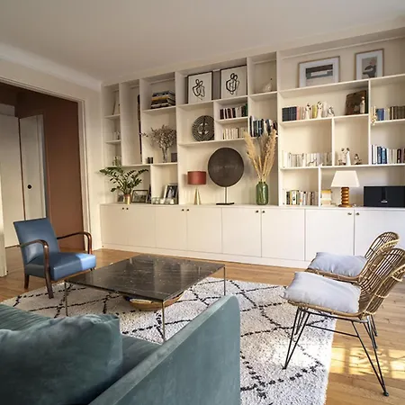Spacious Refurbished Cocoon Apartament Paryż